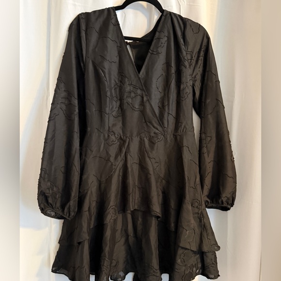 Black Textured Wrap Mini Dress NOLA Boutique Tiered Hem L - Picture 3 of 15